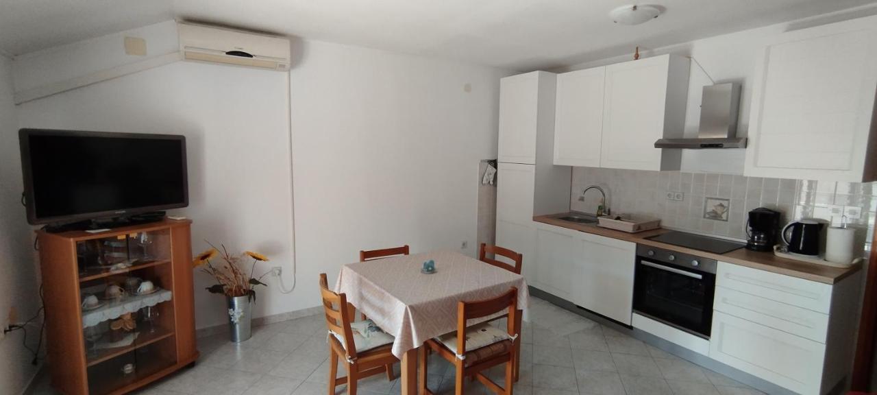 Apartment Kurelic Раб Экстерьер фото